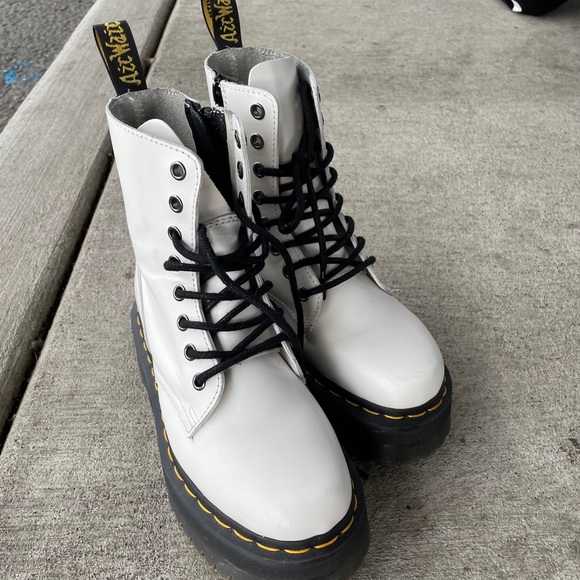 Dr. Martens Shoes - Doc Martens Jadon 8 Eye White Platform - size 6